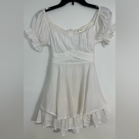 NWT Miami Francesca’s White Satin Tiered Puff Sleeve Romper - Picture 12 of 16